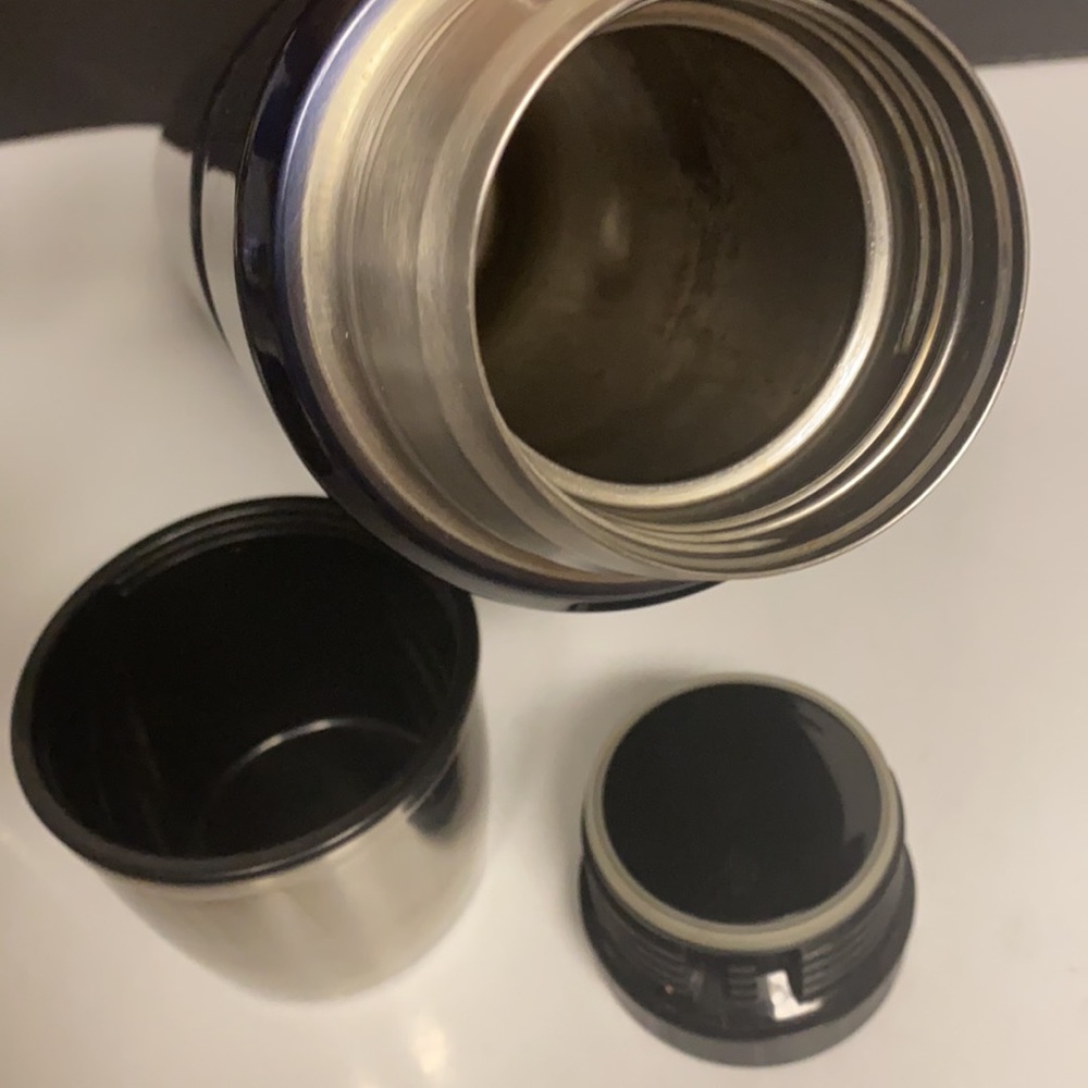 THERMOS Stainless King Vacuum-Insulated Beverage Bottle, 68 Ounce, Matte Blue - Picture 11 of 16